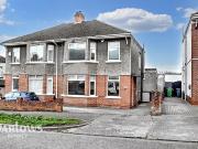 3 bedroom semi detached house for sale in Quarry Dale,...