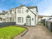 3 bedroom semi detached house for sale in Queens Drive,...