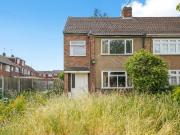 3 Bedroom Semi detached House For Sale In Waltham Cross,...