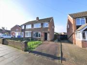 3 bedroom semi detached house for sale in Worcester...