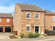 3 bedroom semi detached house to rent