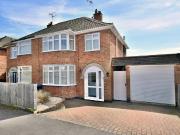 3 bedroom semi detached house to rent