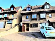 3 bedroom semi detached house to rent