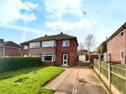 3 bedroom Semi Detached House to rent, Avoca Avenue,...