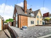 3 bedroom Semi Detached House to rent, Bushey Fields...