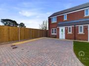 3 bedroom Semi Detached House to rent, Campus Drive,...