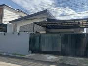 3 Bedroom Semi Furnished Single Storey House in Mabolo,...