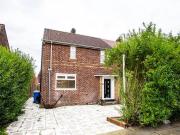 3 bedroom semidetached house for rent in Castleway...