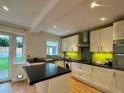 3 bedroom semidetached house for rent in Kings Avenue...