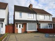 3 bedroom semidetached house for rent in Kingsnorth Road...