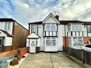 3 bedroom semidetached house for rent in Parkfield...