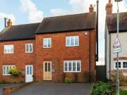 3 bedroom semidetached house for rent in Temple Street...