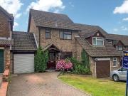 3 bedroom semidetached house for sale in Ashurst Close...