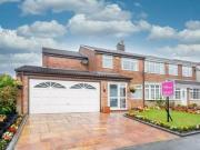 3 bedroom semidetached house for sale in Delph Park...