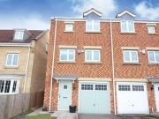 3 bedroom semidetached house for sale in Harvesters Way...