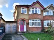 3 bedroom semidetached house for sale in Links Way...