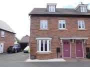 3 bedroom semidetached house for sale in Potters Way...
