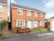 3 bedroom semidetached house for sale in Weavers Orchard...