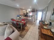 3 Bedroom Simplex in Woodland Hills