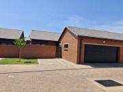 3 bedroom simplex on the market in olympus