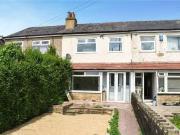 3 bedroom terraced house for rent in Bradford Road,...