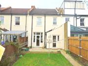 3 bedroom terraced house for rent in Cedar Road,...