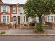 3 bedroom flat for rent in Claude Road, Leyton, E10