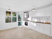 3 bedroom terraced house for rent in Crosby Walk, London, E8