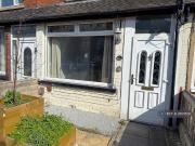 3 bedroom terraced house for rent in Cross Flatts...