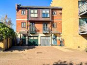 3 bedroom terraced house for rent in Fitzwilliam Mews,...