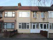 3 bedroom terraced house for rent in Grove Park Road...