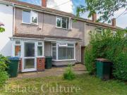 3 bedroom terraced house for rent in Gurney Close,...