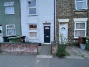 3 bedroom terraced house for rent in High Street,...