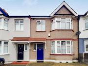 3 bedroom terraced house for rent in Kings Avenue,...