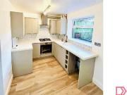 3 bedroom terraced house for rent in Kingshill Road,...