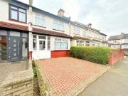 3 bedroom terraced house for rent in Linden Avenue,...