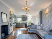 3 Bedroom Terraced House For Rent In London