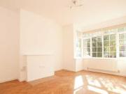 3 Bedroom Terraced House For Rent In London