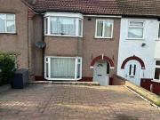 3 Bedroom Terraced House For Rent In London