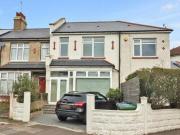 3 Bedroom Terraced House For Rent In London