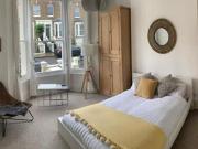 3 Bedroom Terraced House For Rent In London