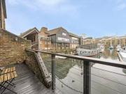 3 bedroom terraced house for rent in Mews Street,...