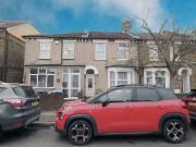 3 bedroom terraced house for rent in Oatlands Road,...