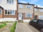 3 bedroom terraced house for rent in Outwood Common Road...