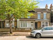 3 bedroom terraced house for rent in Pemdevon Road,...