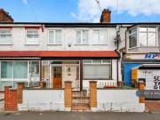 3 bedroom terraced house for rent in Roman Road, London, E6