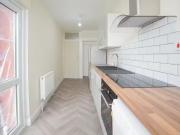 3 bedroom terraced house for rent in Sandling Ave,...