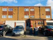 3 bedroom terraced house for rent in Summer Croft,...