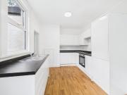 3 bedroom terraced house for rent in Sunnycroft Road,...