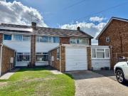 3 bedroom terraced house for rent in Sunrise Avenue,...